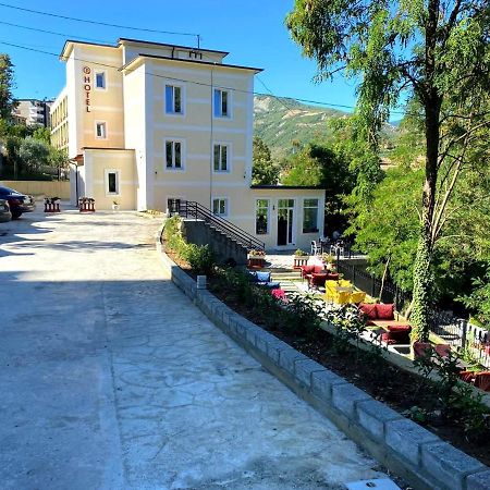 R Hotel Corovode Exterior photo